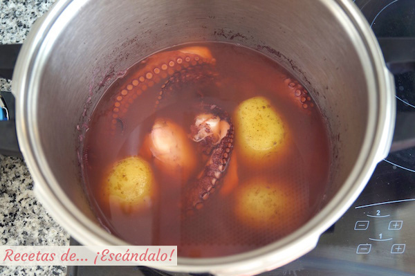 Pulpo a la gallega cocido con patatas