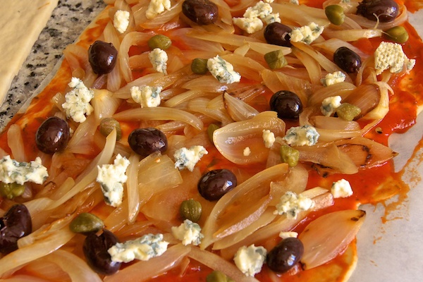 Receta de pizza de cebolla y roquefort