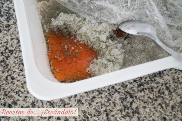 Salmon marinando