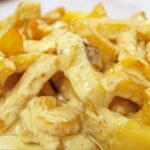 Patatas con salsa de queso