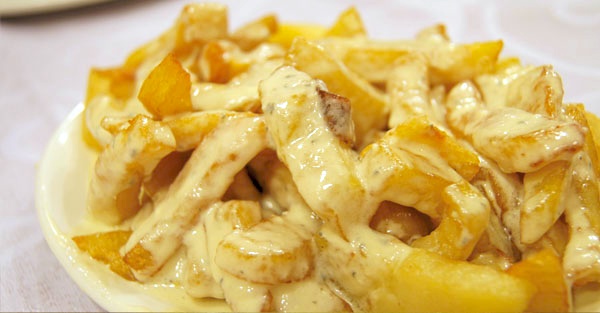 Patatas con salsa cabrales