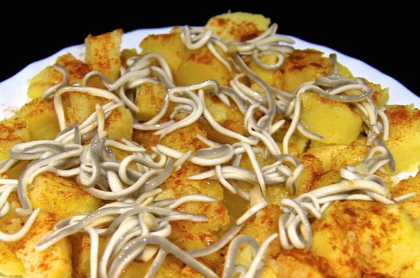Patatas al microondas con pimenton y gulas