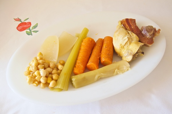 Receta de caldo de pollo casero con garbanzos
