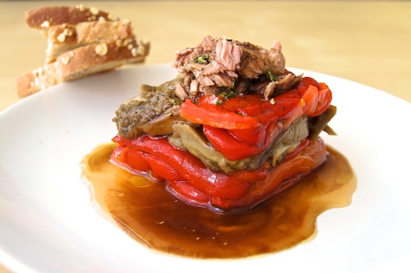 Escalibada de pimientos rojos y berenjenas