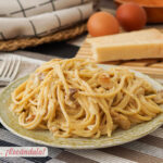 Espaguetis a la carbonara con nata