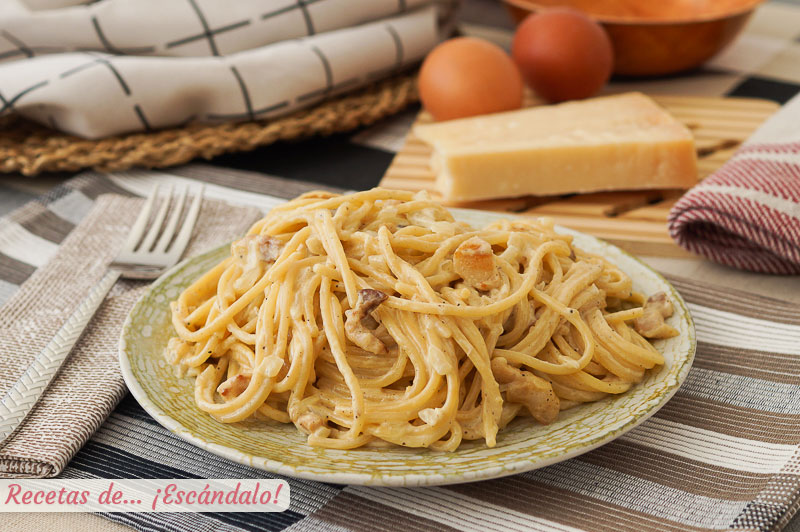 Espaguetis a la carbonara con nata
