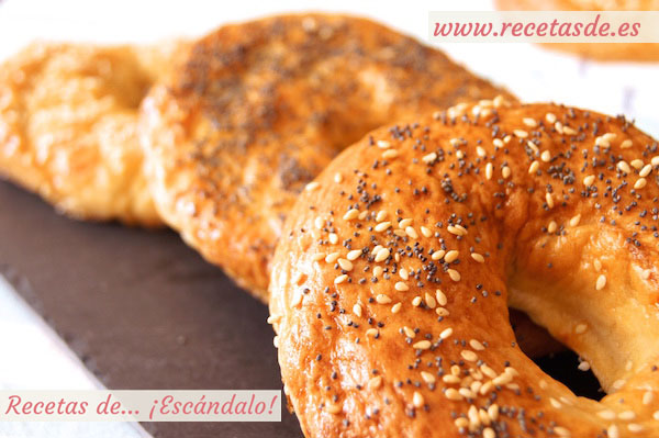 Bagels caseros y recubiertos de semillas