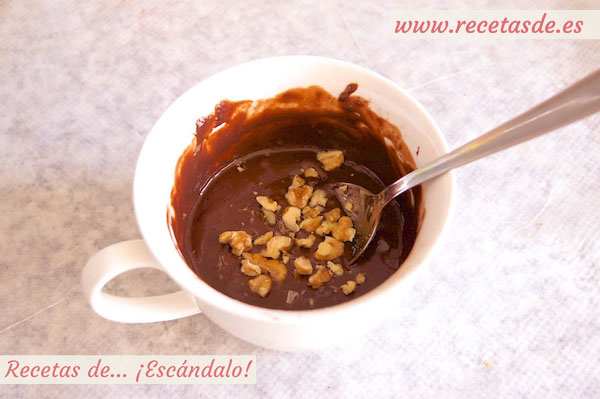 Brownie de chocolate y nueces a la taza en microondas