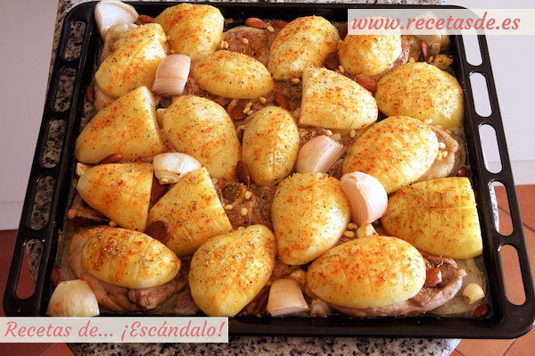 Cómo hacer asado de chuletas de cordero al horno con patatas y almendras