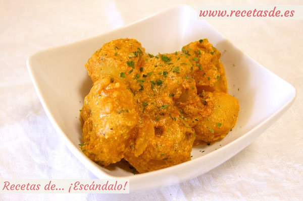 Patatas al microondas con curry rojo y yogur