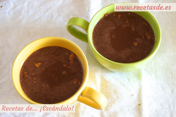Tazas para preparar mug cake de chocolate y nueces al microondas