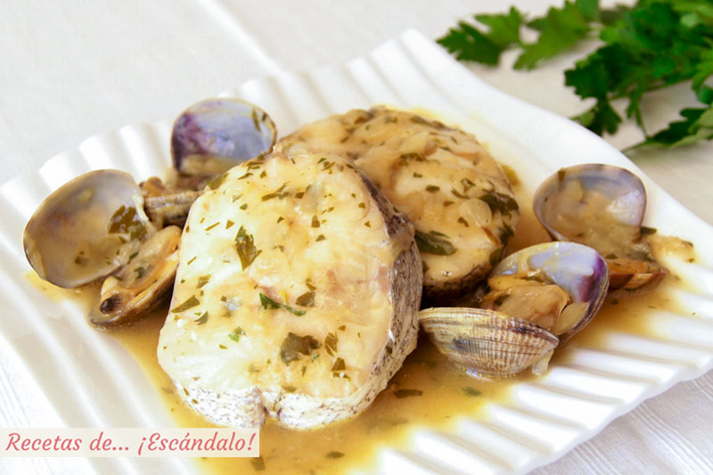 Merluza en salsa verde con almejas, muy facil