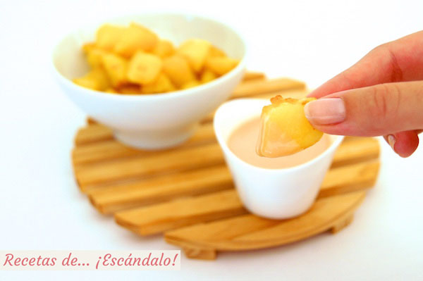 Patatas con salsa rosa