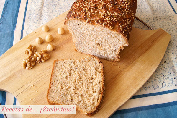 Pan de molde casero con semillas y frutos secos