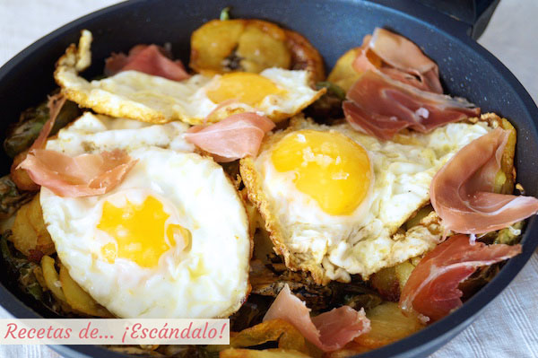 Como hacer huevos rotos o huevos estrellados con patatas y jamon