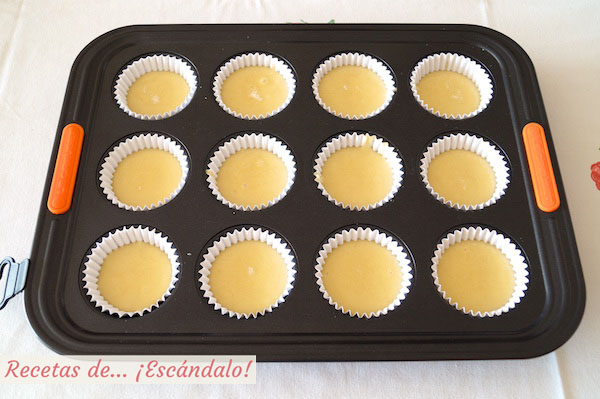 Masa de magdalenas caseras y esponjosas