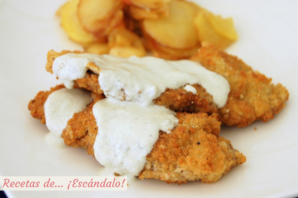 Receta de escalopines con salsa de cabrales, y patatas panaderas y manzana al membrillo