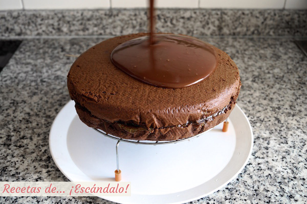 Como hacer una cobertura de chocolate brillante, ideal para tartas y bizcochos