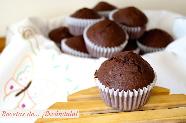 Receta de magdalenas de chocolate, caseras y esponjosas