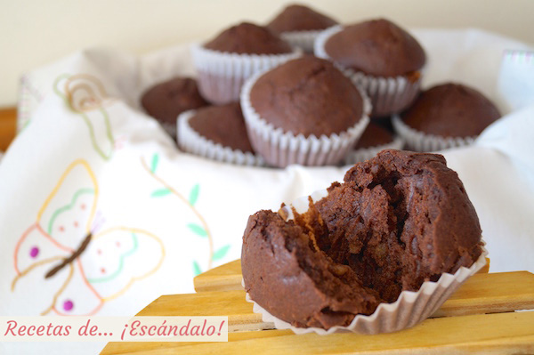 Magdalenas de chocolate caseras y esponjosas