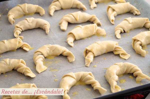 Receta de croissants de hojaldre rellenos de Nutella