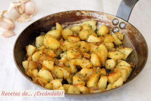 Receta de patatas fritas al ajillo