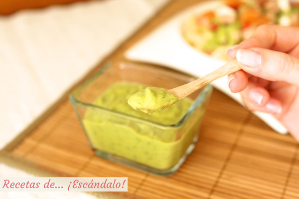 Receta de salsa verde de aguacate casera