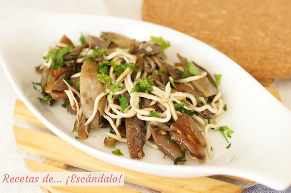 Receta de setas al ajillo con gulas