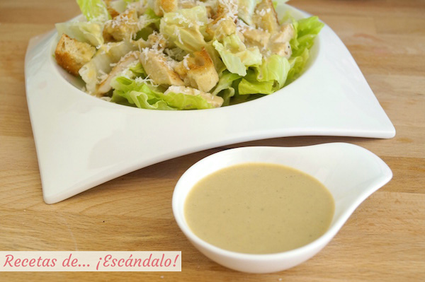 Ensalada cesar con su salsa, la receta original