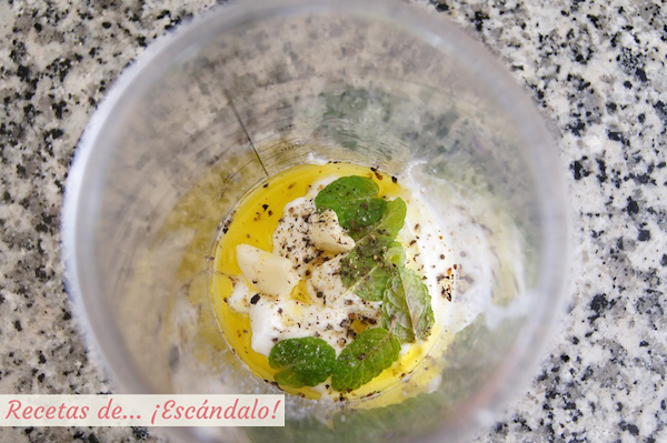 Ingredientes para la receta de la salsa de yogur casera
