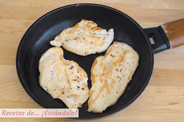 Pechugas de pollo para la ensalada cesar