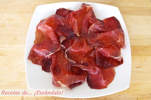 Como preparar cecina de leon con chocolate, queso y aceite de oliva
