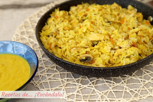 Receta de arroz al curry con pollo y verduras