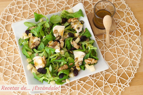 Receta de ensalada de canonigos con queso de cabra, frutos secos y vinagreta de miel