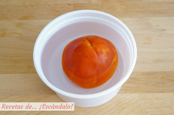 Como escandar un tomate en el microondas