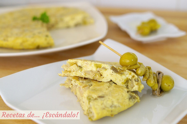 Receta de tortilla de bacalao acompanada de gildas, receta vasca