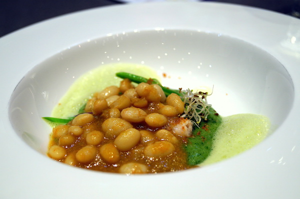 Guiso verde con noquis de gambas y judias de villena