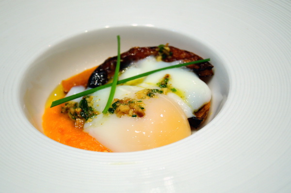 Huevo a baja temperatura con pure de calabaza y calabaza asada