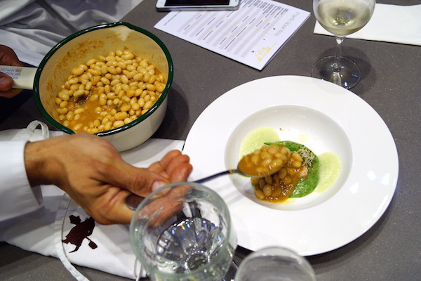 Incorporando judias al plato