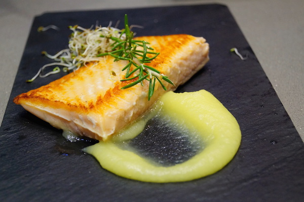 Salmon cocinado al vacio a baja temperatura con pure de manzana