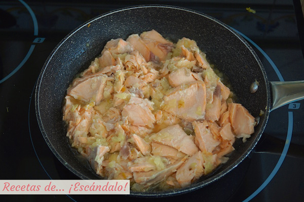 Salmon con cebolla