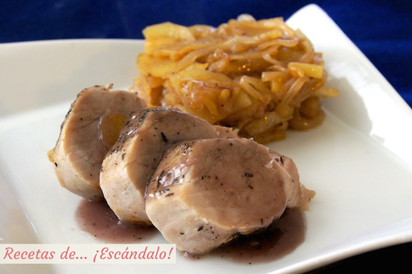 Receta de solomillo de cerdo al horno en salsa con manzana caramelizada y patatas
