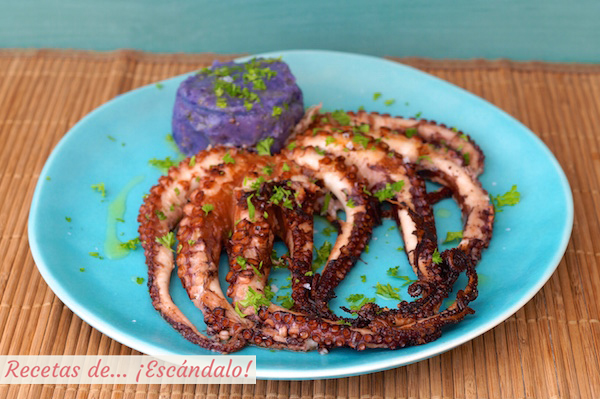 Receta de pulpo a la plancha con pure de patata morada
