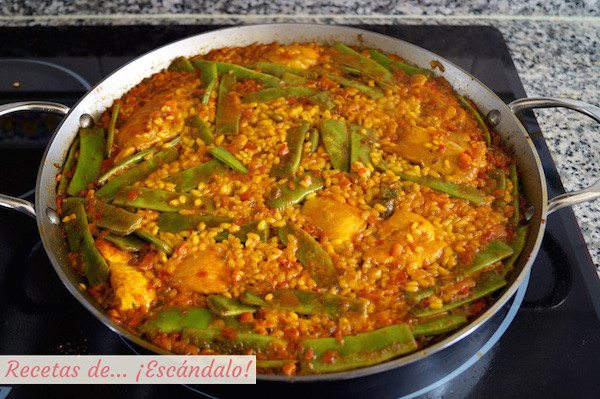 Receta de arroz con pollo o paella de pollo tradicional