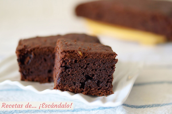 Bizcocho de platano y chocolate con nueces, muy facil y jugoso