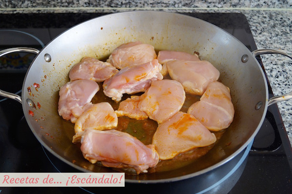 Pollo para el arroz con pollo