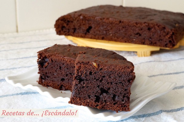 Receta de bizcocho de platano y chocolate con nueces, muy facil y jugoso