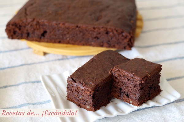 Receta de bizcocho de platano y chocolate con nueces