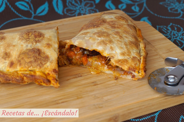 Receta de pizza calzone casera con salsa bolonesa y verduras