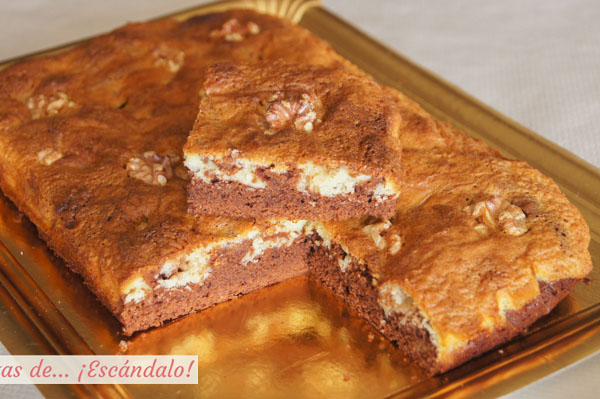 Como hacer brownie de chocolate negro y blanco con nueces